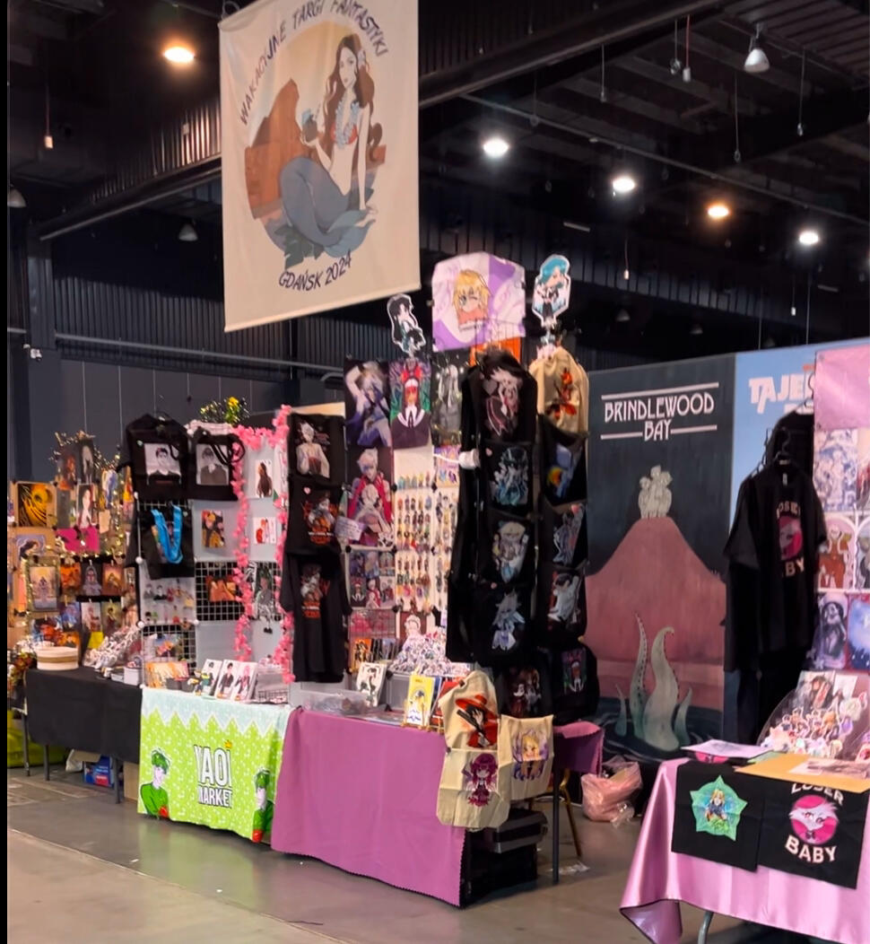 Stoisko Zisekaiowanych Artystów na Wakacyjnych Targach Fantastyki